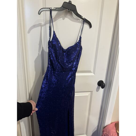 B Darlin NWT Sequin Strappy Sleeveless Gown With Train Royal Blue Size 9/10 - Picture 4 of 10